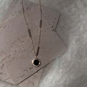 BELLA ROMAN NUMERAL LINK CHAIN NECKLACE – ,